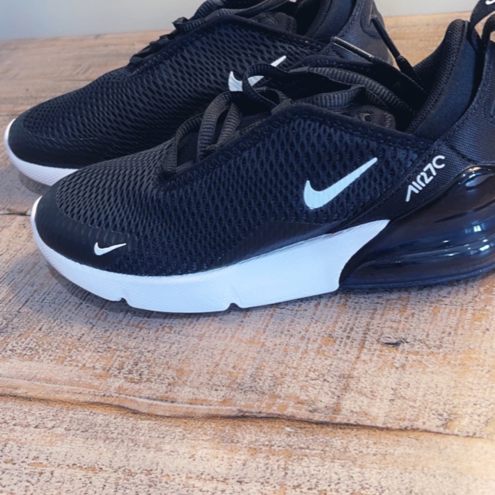 Boys Nike Max 270 size 2Y black/white
